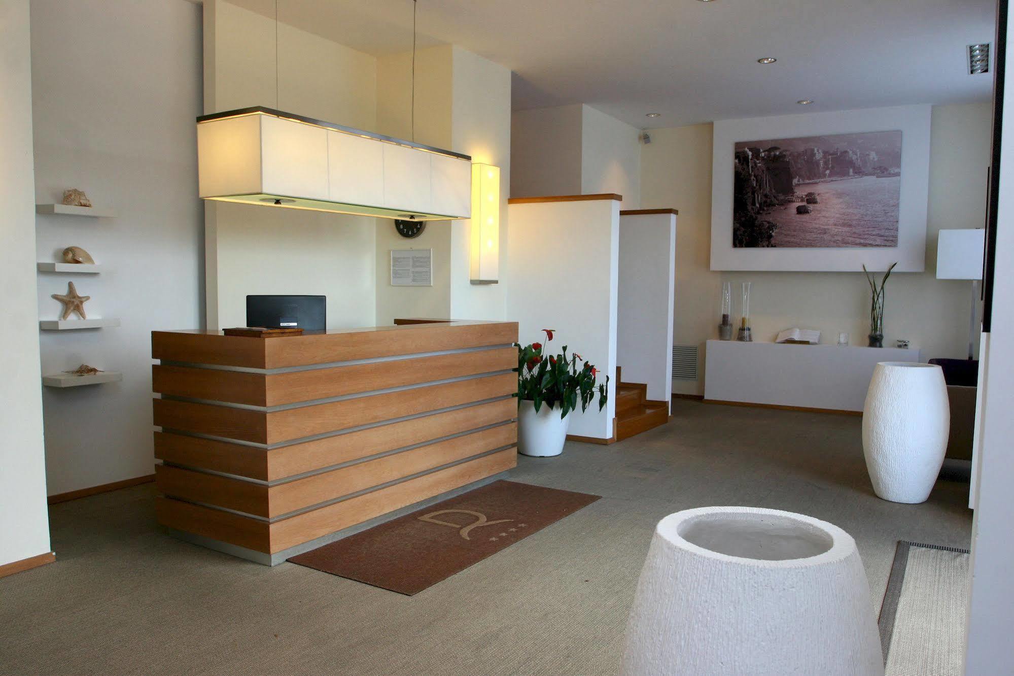 Rota Suites Sorrento Buitenkant foto